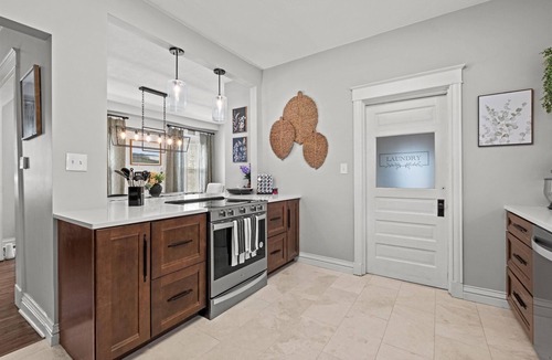 South Hyde Park House | Heights Hyde Park 2BR Home Near Nelson + Parking