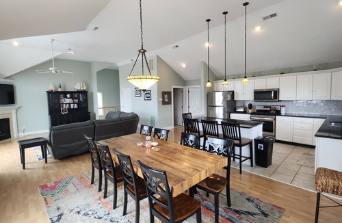 Admiral Estates House | Henry's Hideaway-Cape May- 2.5 blocks to beach- 5 BR- Elevator