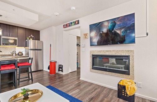 Prairie Village Apartment | ✪Hero HQ✪KING BD✪No Stairs!✪Fast Wifi✪Dedicated Covered Parking✪