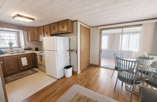 Tuftonboro Apartment | Hidden Gem Near Castle in the Clouds [Pet Friendly-WiFi-Enclosed Private Porch]