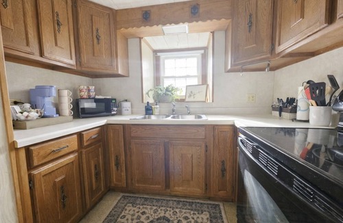 Tuftonboro Apartment | Hidden Gem Near Castle in the Clouds [Pet Friendly-WiFi-Enclosed Private Porch]