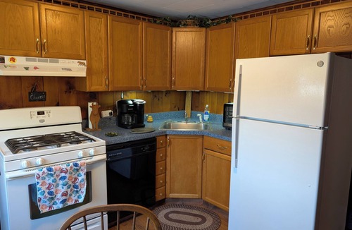 Bristol Apartment | Hideaway on the Hill! Private 2 bedroom apartment with full accommodations!