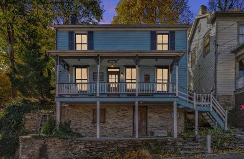 Harpers Ferry House | High Street Retreat
