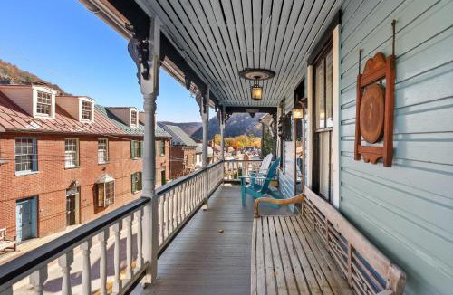 Harpers Ferry House | High Street Retreat