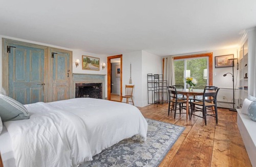 Loudon House | Highland Cattle Farm Cozy Suite for Two - C