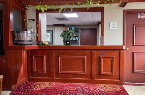 Warrensville Heights Hotel | Highlander Inn Cleveland Beachwood Near I-480