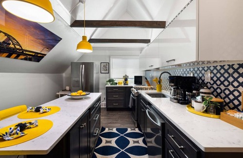 Shadyside House | Highly Walkable | <10 Min to East Liberty Favs!