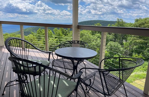 Chestnut Springs Condo | Highridge Court 24 with Wintergreen Advantage