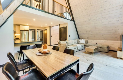Danbury Cabin | Hike, Ski & Explore: Serene Danbury Cabin w/Sauna