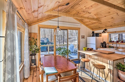 Williamsville Cabin | Hiking Trails On-Site: Cozy Falls Brook Cabin