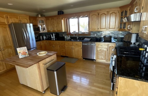 South Addison Cabin | Hillside Lodge with a gorgeous ocean view! - 10 min from the beach!