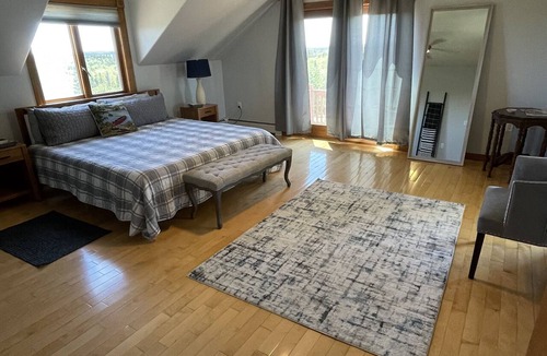 South Addison Cabin | Hillside Lodge with a gorgeous ocean view! - 10 min from the beach!