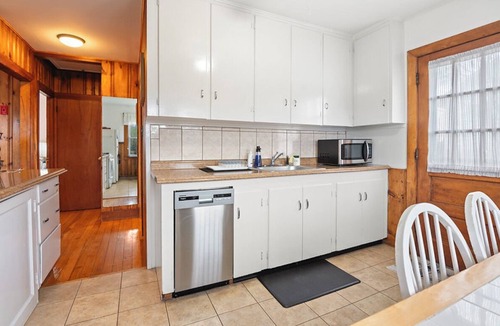 Great Neck House | Hillside Ocean View; access to private beach