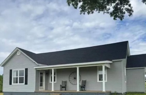 Pellville House | Hilltop Country Home with Hot Tub 2049