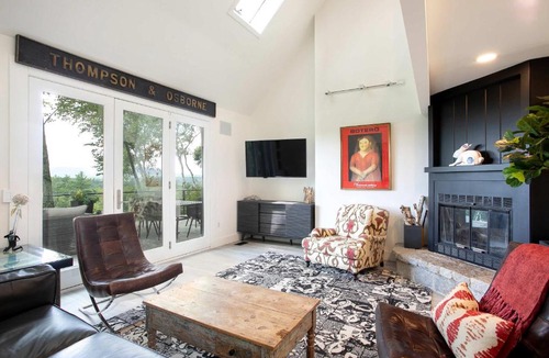 New Marlborough House | Hilltop Escape with Views & Hot Tub