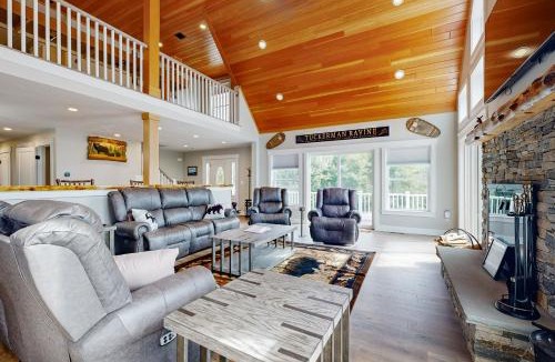 Intervale House | Hilltop Hideaway