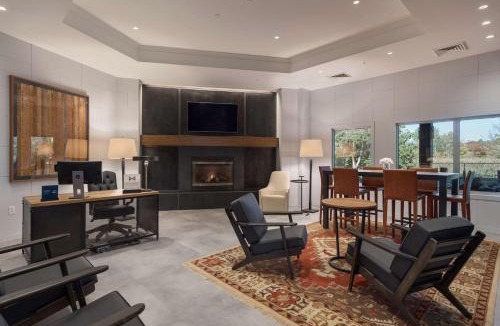 Woburn Hotel | Hilton Boston Woburn