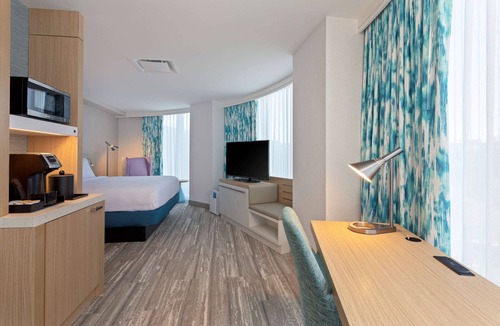 Brookline Hotel | Hilton Garden Inn Boston Brookline, MA