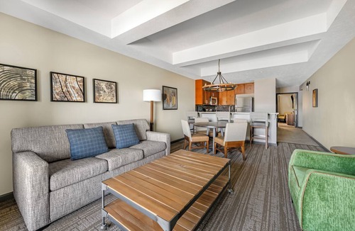Big Cedars Hotel | Hilton Grand Vacations Club Paradise Point Hollister