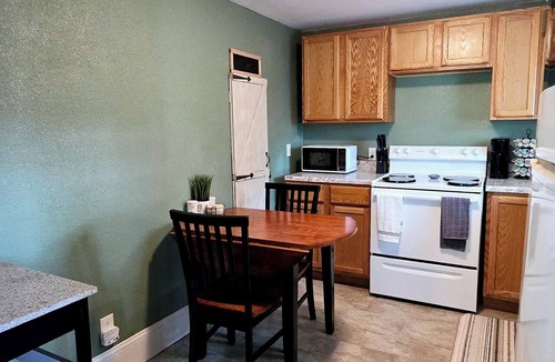 Boonville Apartment | Historic Cozy Apartment 1 Bedroom In Peaceful Boonville