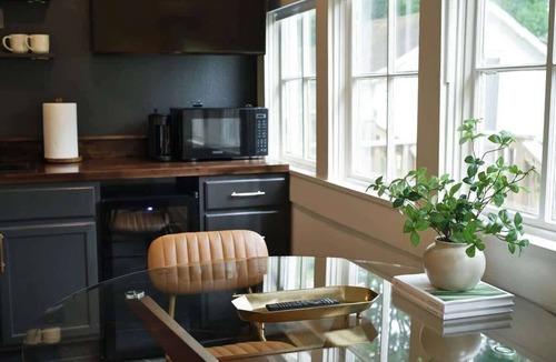 Conway Apartment | Historic Downtown Studio on Caldwell