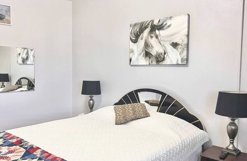 Dailey House | Historic DTC Lodge #8 - Cozy 1 Bedroom