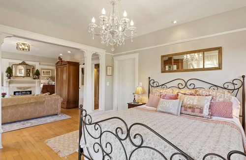 San Luis Obispo House | Historic Edna Farmhouse in the middle of Edna Valley Wine Country.