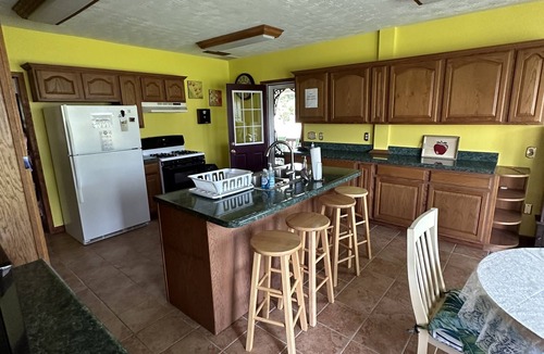 Glouster House | Historic Farmhouse located in the heart of Burr Oak State Park