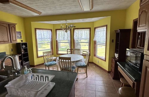 Glouster House | Historic Farmhouse located in the heart of Burr Oak State Park