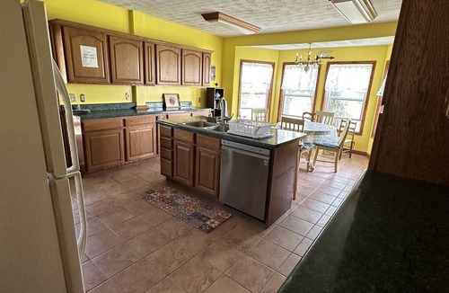 Glouster House | Historic Farmhouse located in the heart of Burr Oak State Park
