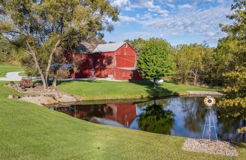 Mansfield House | Historic Farmhouse with Pool & Barn