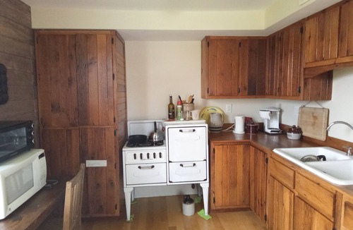 Hardyville House | Historic farmstead, private access to the Green River
