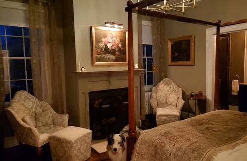 Chelsea Bed & Breakfast | Historic Hubble Shire Farm Inn-King Ensuite