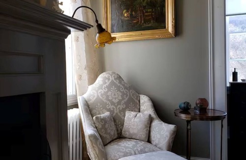 Chelsea Bed & Breakfast | Historic Hubble Shire Farm Inn-King Ensuite