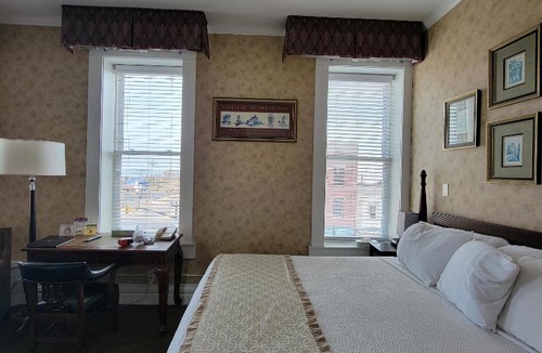 Port Clinton Apartment | Historic Island House CondoHotel-Suite3303 or Corner3306, Port Clinton