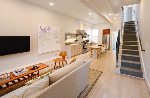 Shaw House | Historic Row House, 2 Blocks to Convention Center & Metro
