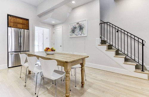 Shaw House | Historic Row House, 2 Blocks to Convention Center & Metro