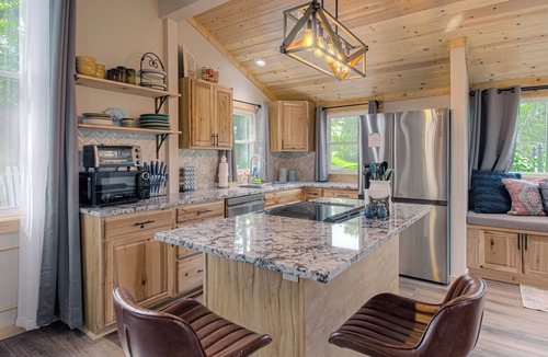 Paola House | Historic Schoolhouse + Bus Stay + Private Hot Tub