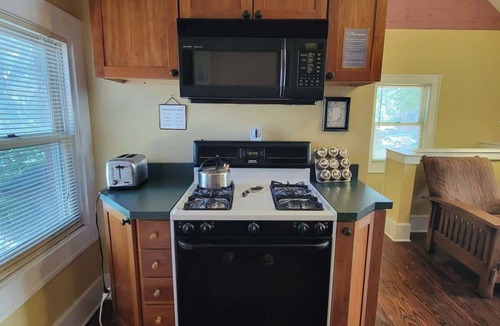 West Washington Apartment | Historic Studebaker Carriage House- Upper Level