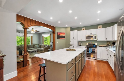 Mirror Lake House | Historic Victorian on Mirror Lake Sleeps 16 REDUCED RATES