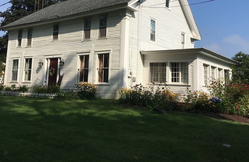 Canterbury Apartment | Historic Windswept FarmStay In Central NH