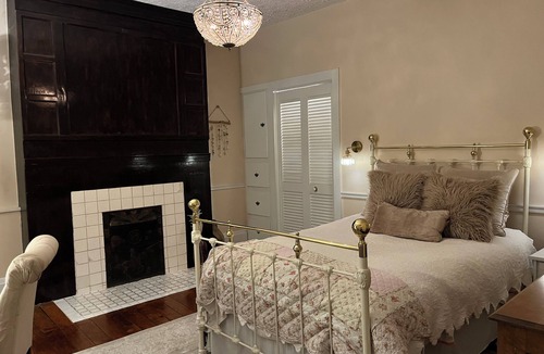 Bakerstown Other | Historical charm meets modern fun, 3 acres, 6 bds, pool, basketball, bocce - PGH