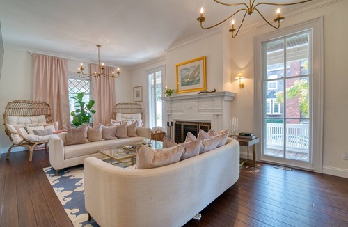 New London House | Historical New England coastal holiday home-2 min. from Ocean Beach