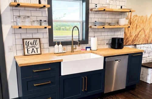 Lee's Summit House | Hobby Hill Farm Guesthouse
