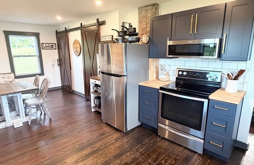 Lee's Summit House | Hobby Hill Farm Guesthouse