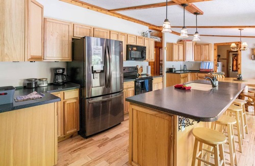 South Bloomingville Cabin | Hocking Hills Getaway w/Hot Tub, Sauna & 20 Private Acres. Pet-Friendly!