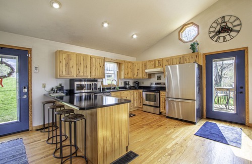 McArthur Cabin | Hocking Hills Chubby Frog Cabin: Game Room, Hot Tub, Fire Pit & Private Hiking!
