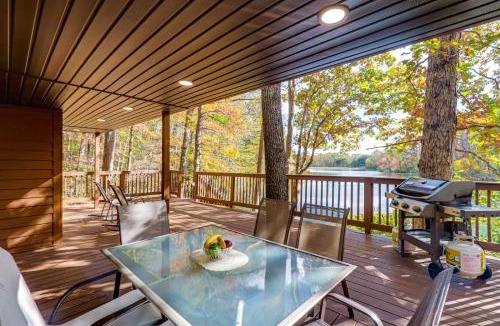 Carbon Hill House | Hocking Hills Lake Gem w/Hot Tub, Dock, 100 Acres