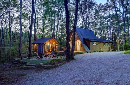 Laurelville House | Hocking Hills 'Social Distance Cabin' w/Hot Tub