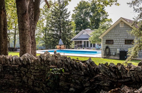 Midway House | HOLIDAY HOUSE - Kentucky Bluegrass Home on Champion Thoroughbred Farm